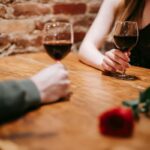 O Papel da Comunicação Clara em Encontros com Escorts