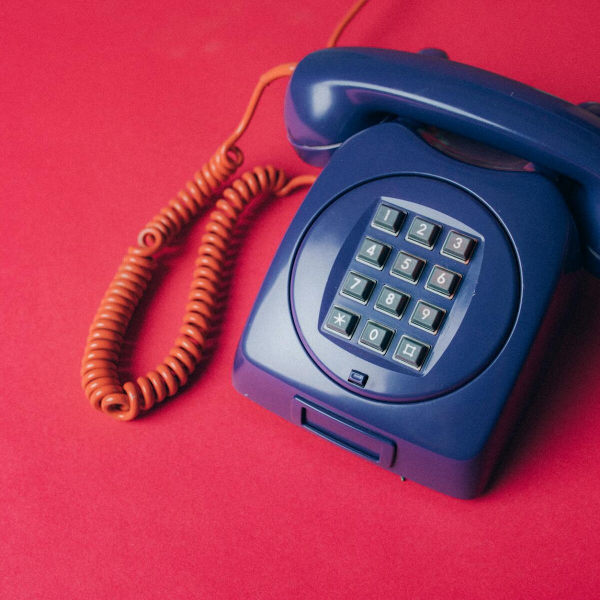 Luz Azul do Celular: Desvende os Impactos na Saúde dos Olhos e no Seu Sono — como a luz azul do celular afeta a saúde dos olh