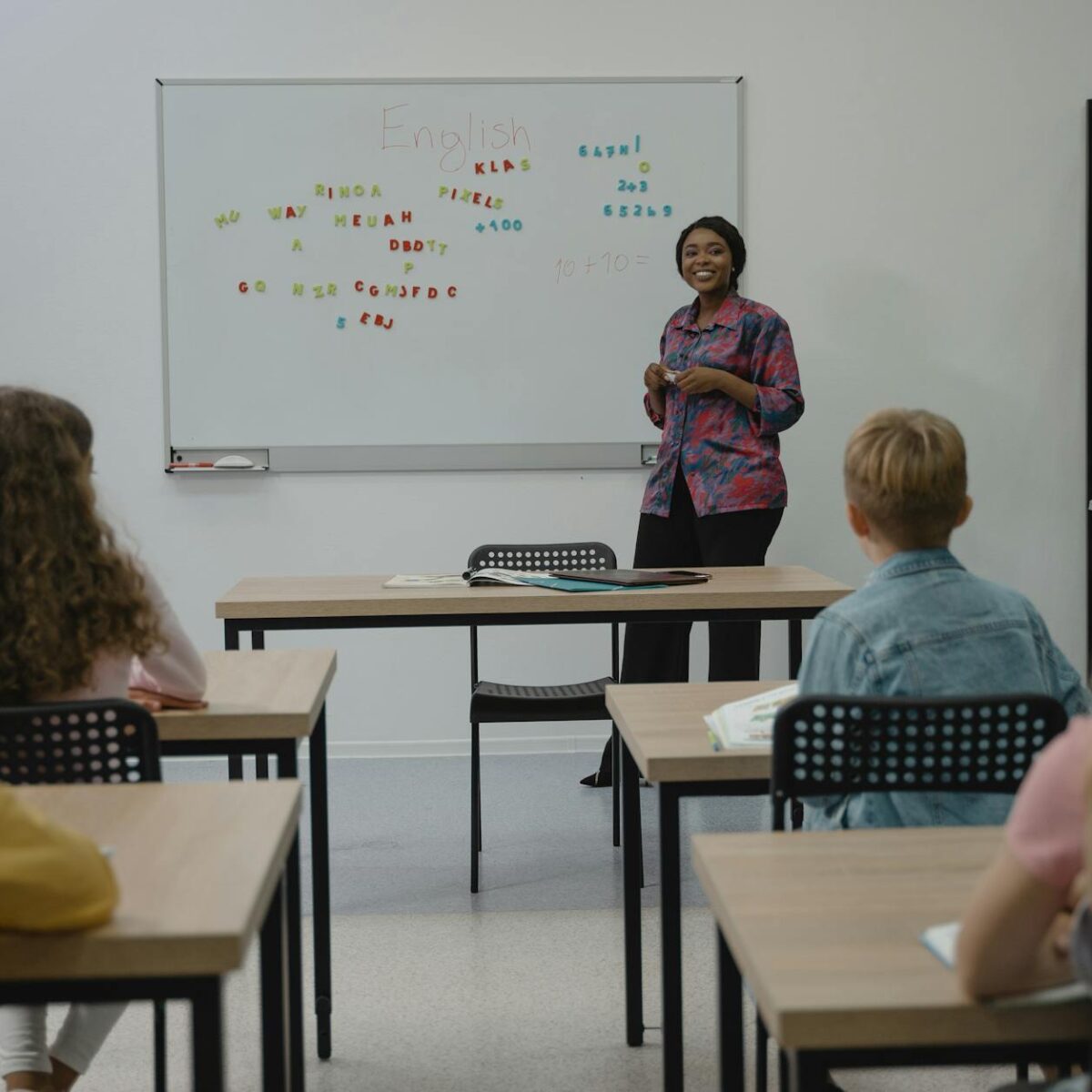Desbloqueie a Fluência: Como Aprender Inglês Rápido Assistindo Séries com Legendas Estratégicas — como aprender inglês rápido