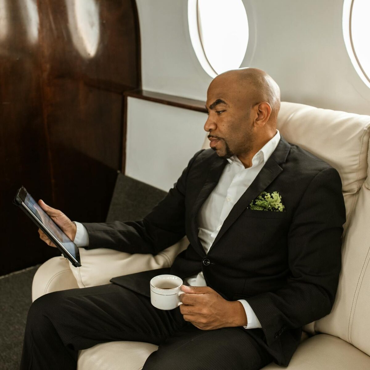 Para conseguir capital de giro para começar negócio com pouco investimento, explore opções como microcrédito, empréstimos par