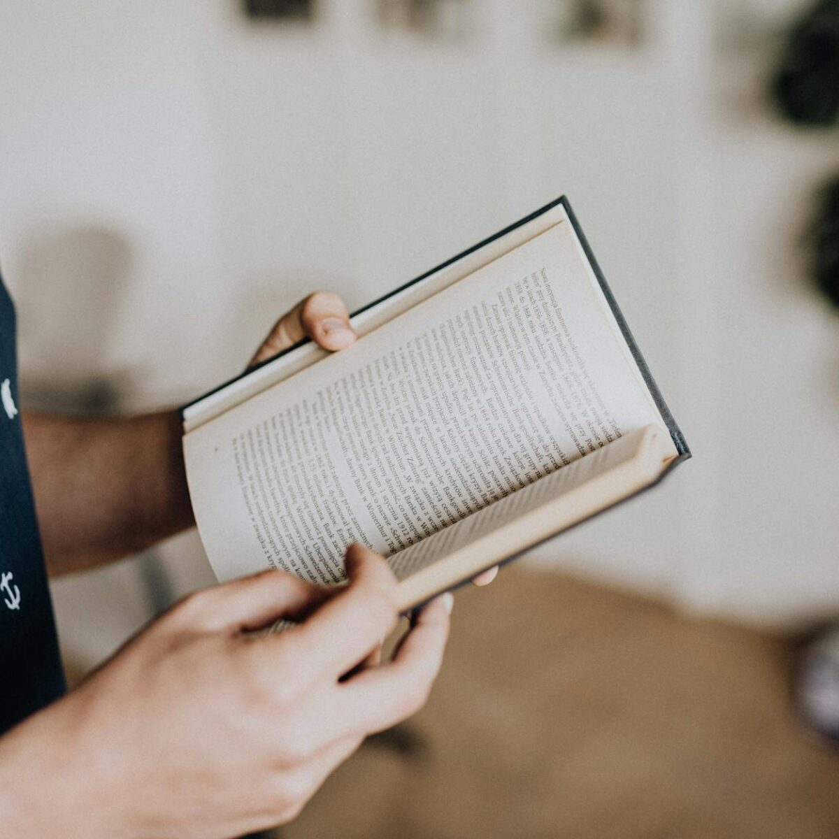 Desvende o Hábito da Leitura: Seu Guia Completo para Ler 10 Páginas por Dia e Transformar Sua Vida — como criar o hábito da l