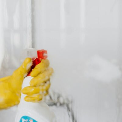 Roupas Brancas Impecáveis: O Guia Definitivo para Remover Manchas Amareladas de Peças Guardadas — como tirar manchas amarelad