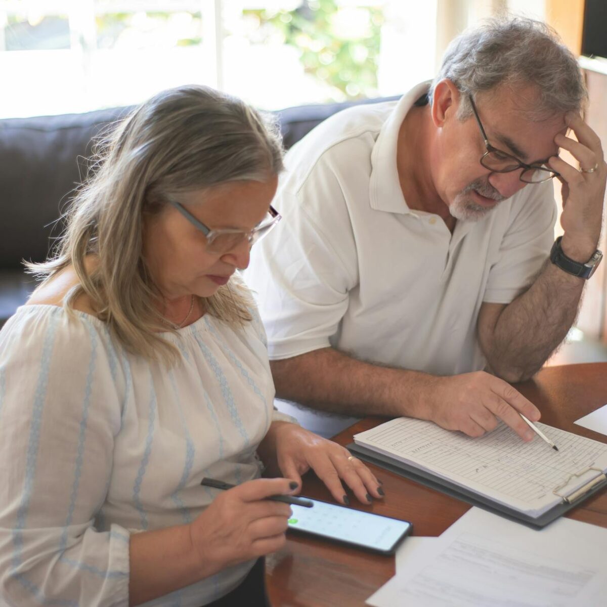 Finanças a Dois: O Guia Essencial de Organização para Casais Recém-Morando Juntos — dicas de organização financeira para casa