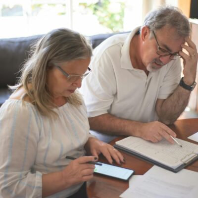 Finanças a Dois: O Guia Essencial de Organização para Casais Recém-Morando Juntos — dicas de organização financeira para casa