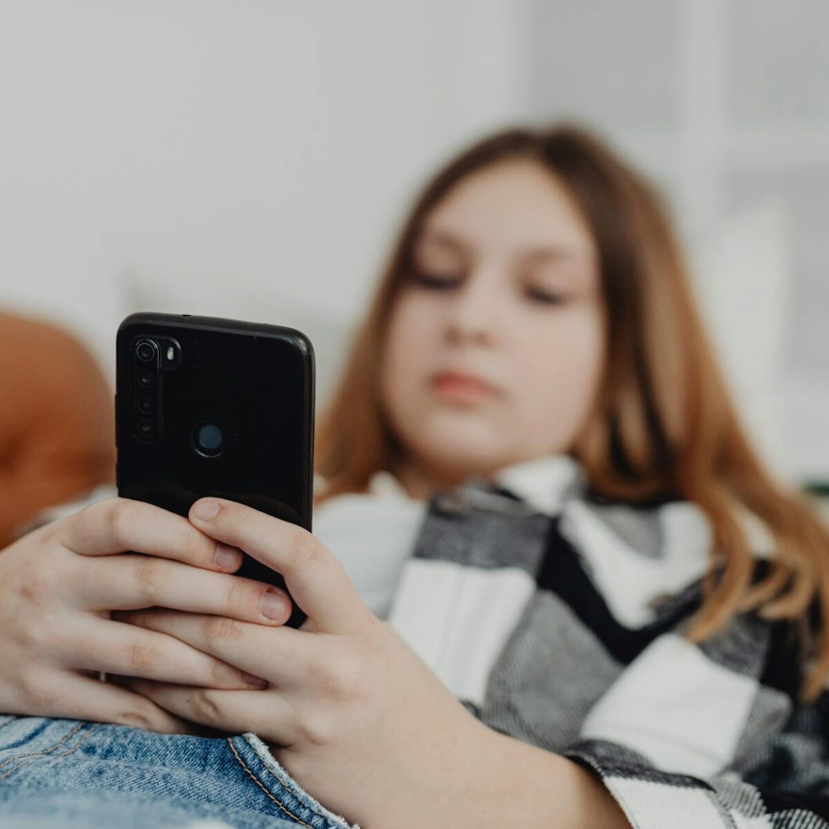 Impactos negativos das redes sociais na autoestima dos adolescentes — impactos negativos das redes sociais na autoestima dos