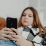 Impactos negativos das redes sociais na autoestima dos adolescentes — impactos negativos das redes sociais na autoestima dos
