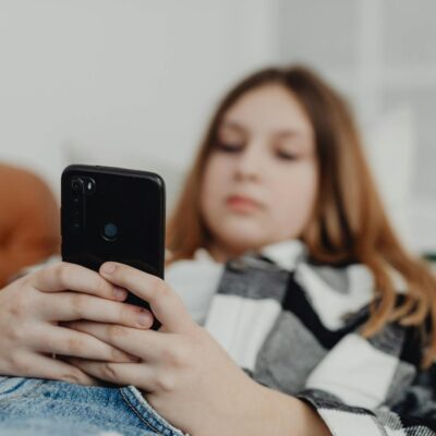 Impactos negativos das redes sociais na autoestima dos adolescentes — impactos negativos das redes sociais na autoestima dos