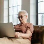 Letramento Digital para Idosos: O Que É e Por Que É Crucial para Inclusão e Qualidade de Vida — o que é letramento digital e