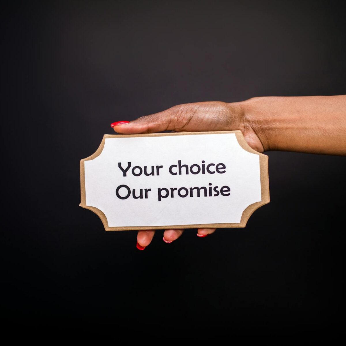 Para divulgar negócios com pouco dinheiro nas redes sociais, foque em estratégias orgânicas como criação de conteúdo relevant