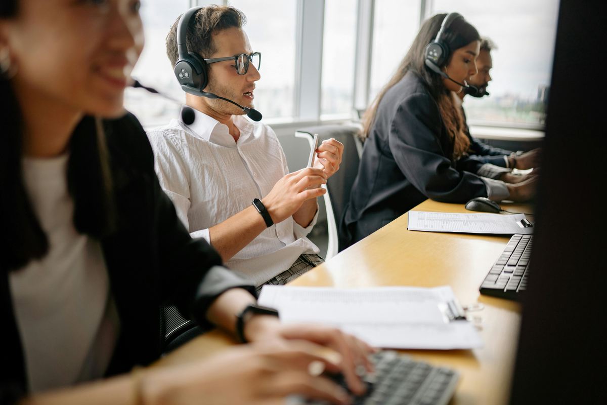 Vantagens do atendimento colaborativo para empresas: eficiência, escala e engajamento